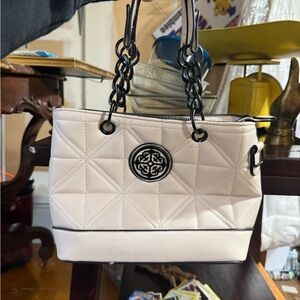 White and black deluxity hand bag